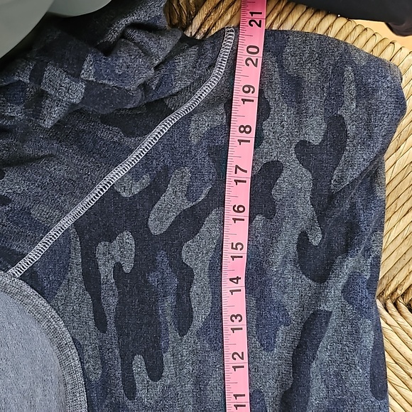 Blue camo oversized sweatshirt -fits 6-8 - Picture 5 of 5